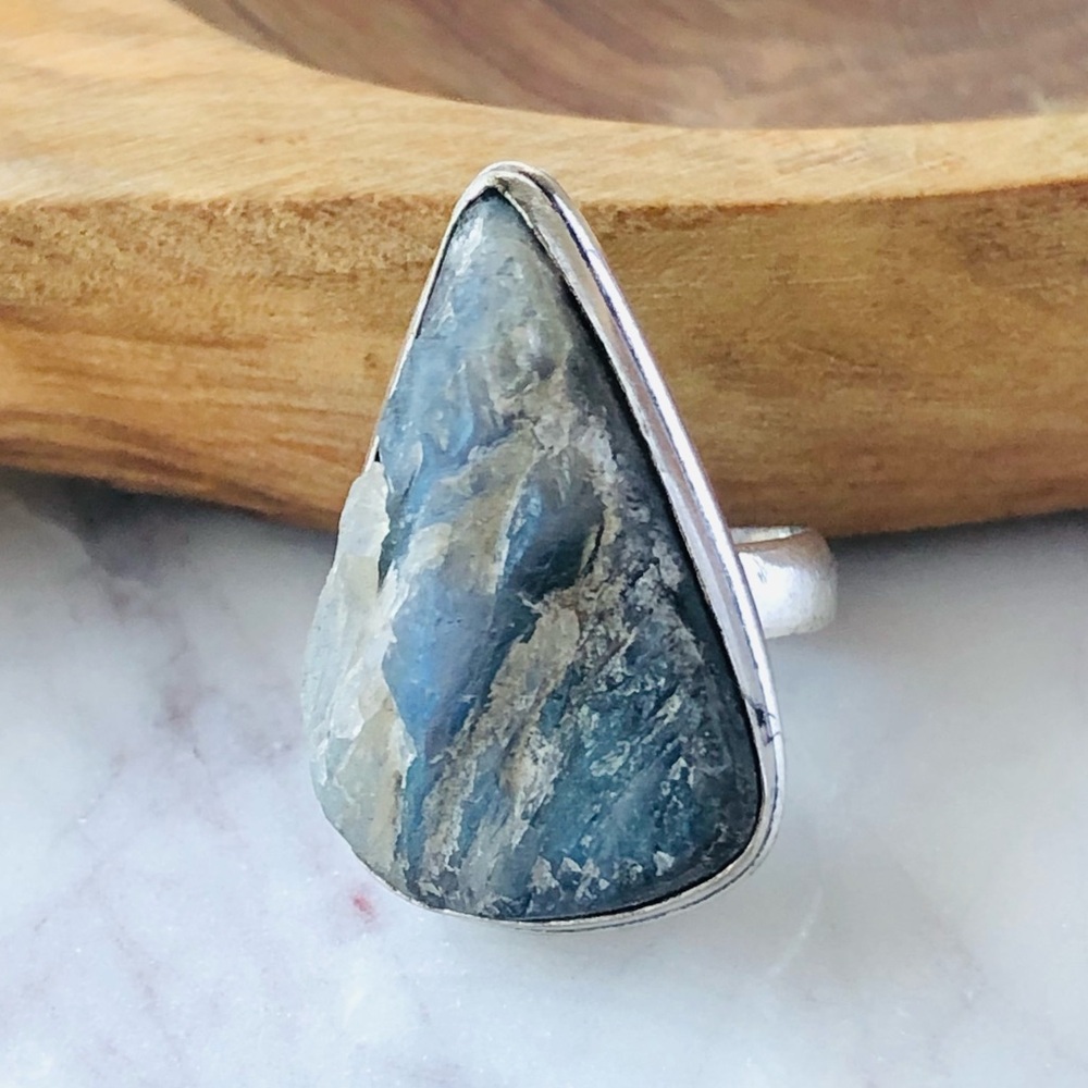 Silver Labradorite Statement Ring - Picture 4 of 10